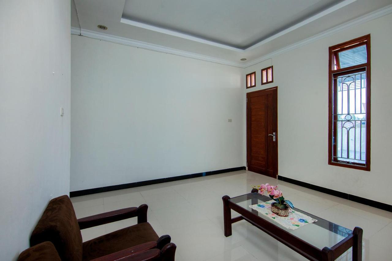 Oyo 2220 Pink'S Guest House Tarutung Экстерьер фото