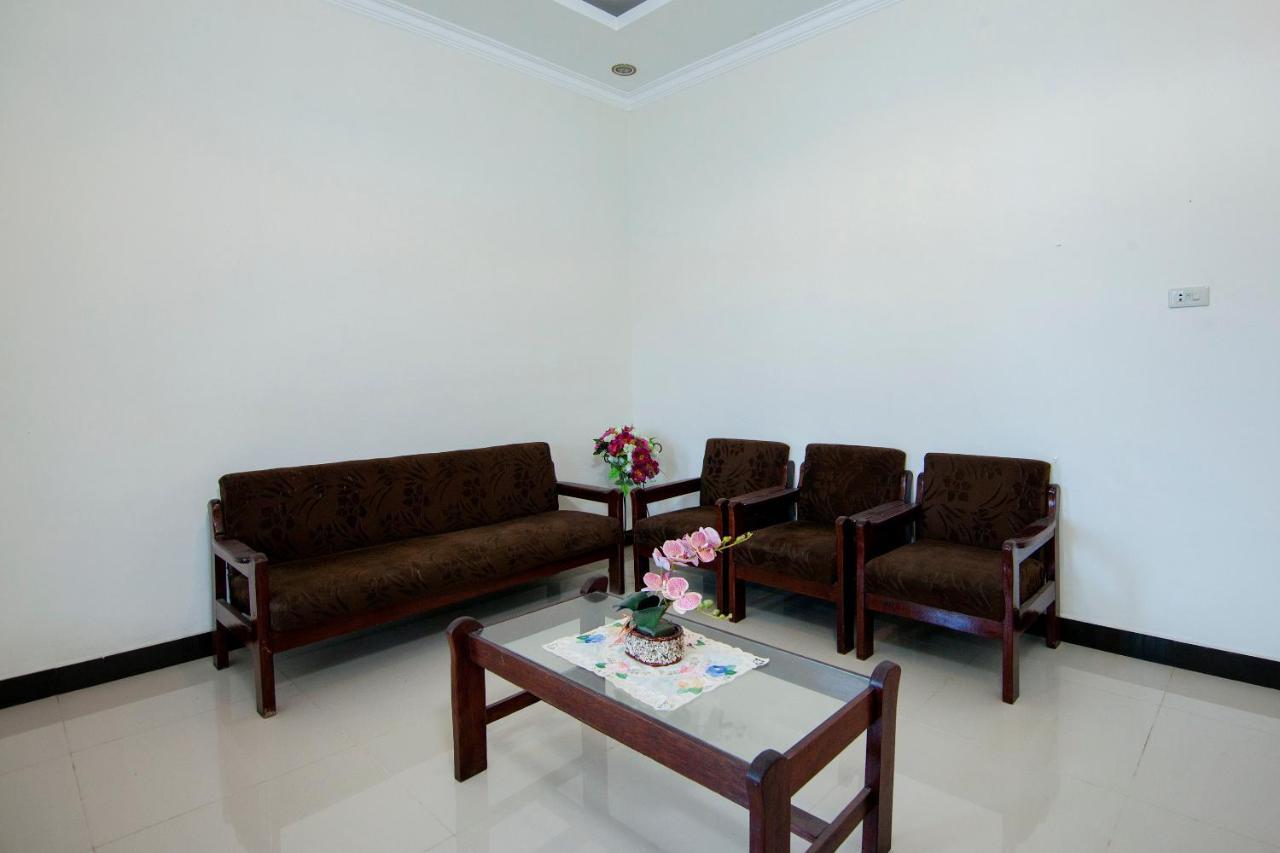 Oyo 2220 Pink'S Guest House Tarutung Экстерьер фото